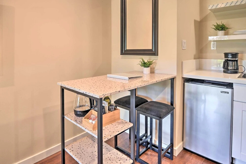 Los Angeles Suite ~ 7 Mi to Venice Beach!
