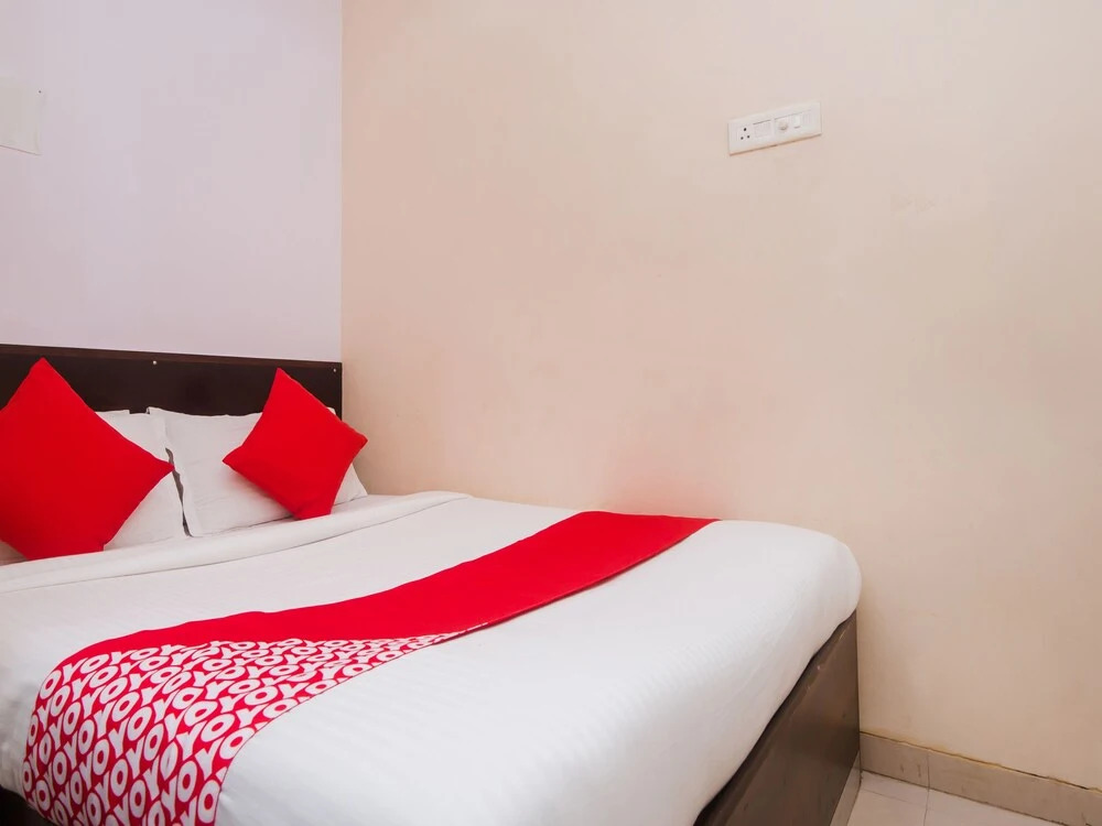 OYO 1453 Hotel Daisy Residency