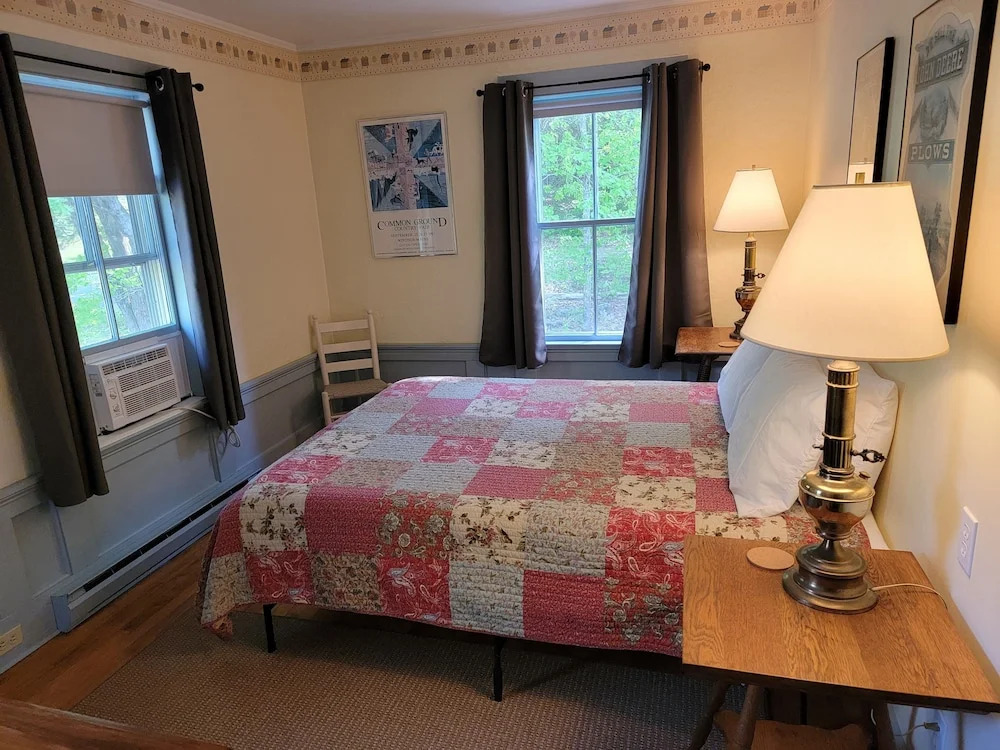 Hawks House Inn