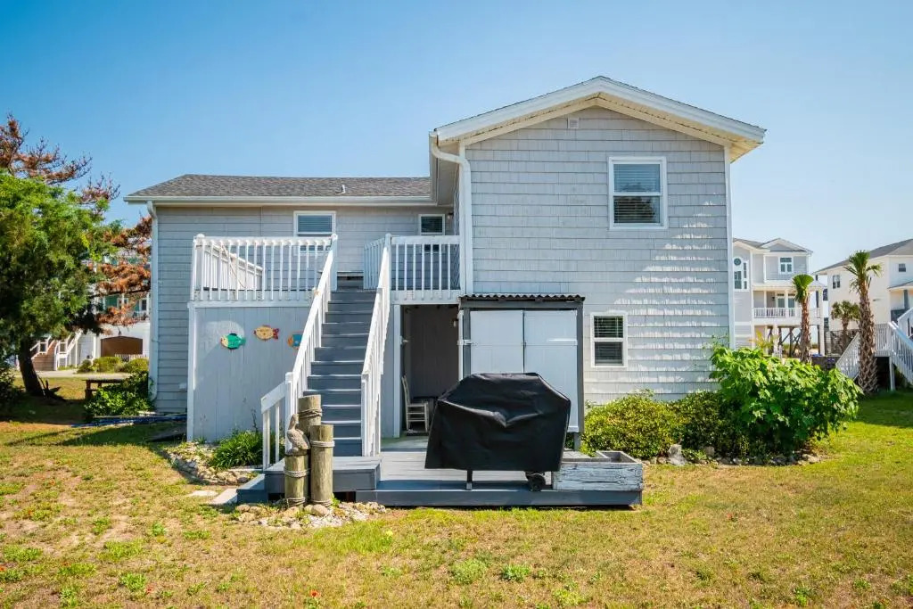 Sawyers Shore Shack by Oak Island Accommodations