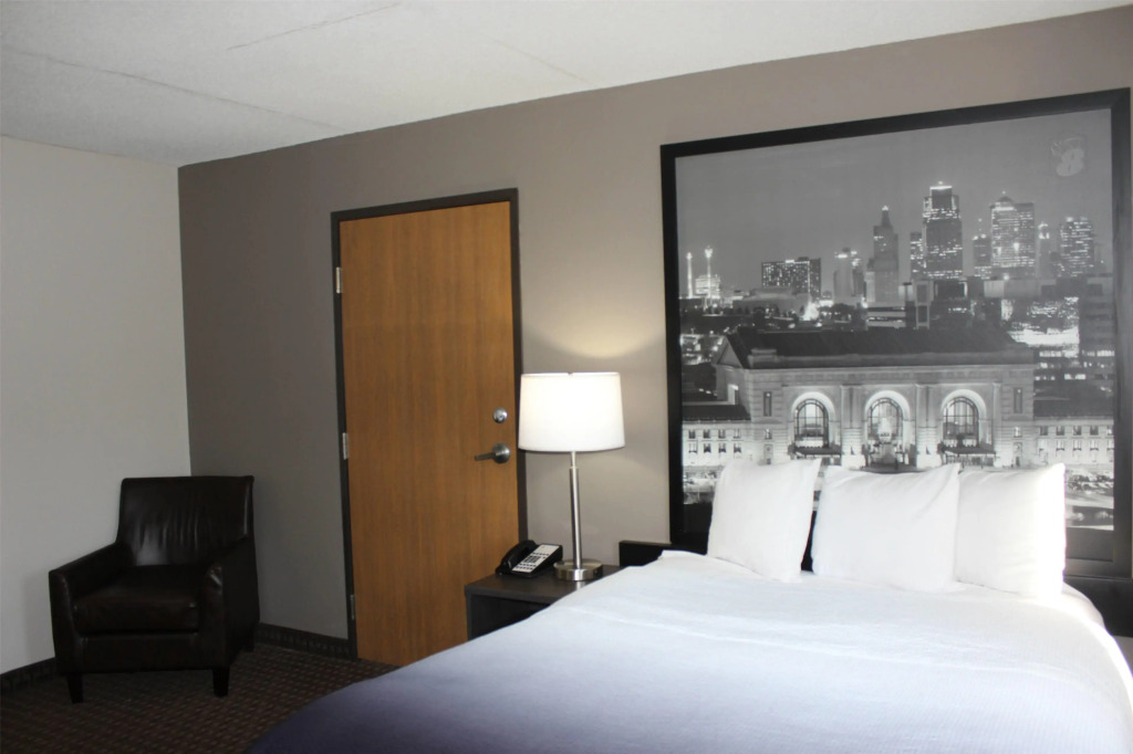 Super 8 by Wyndham Gardner