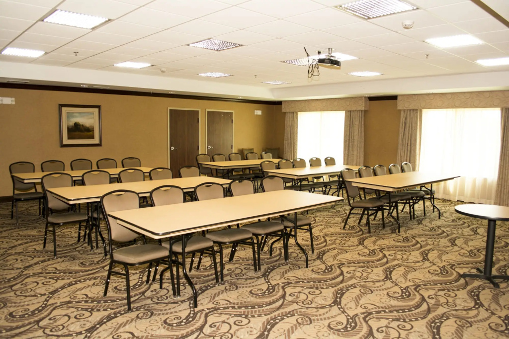 Holiday Inn Express & Suites - Mason City by IHG