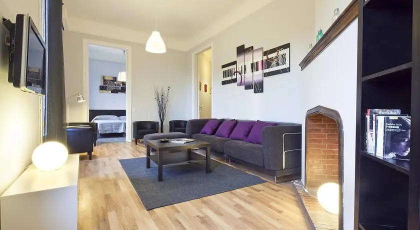 Key Plaza Universidad Apartments