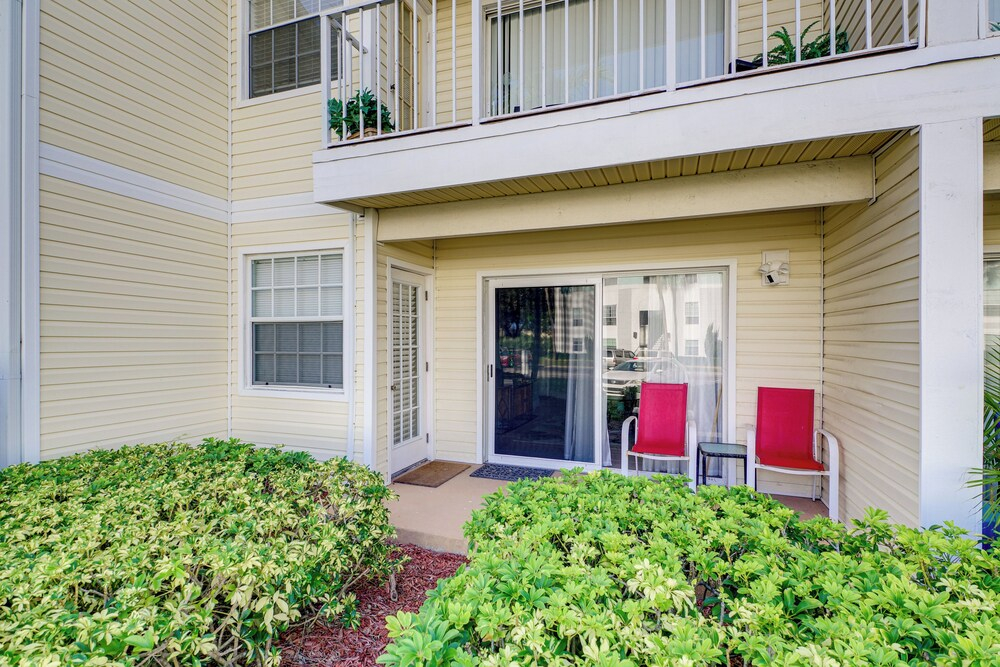 Walk to Beach: 1st-floor Unit w/ Pool in Melbourne