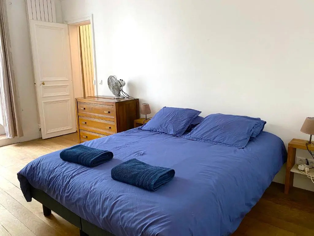 Quiet & Very Central 2 BR Flat