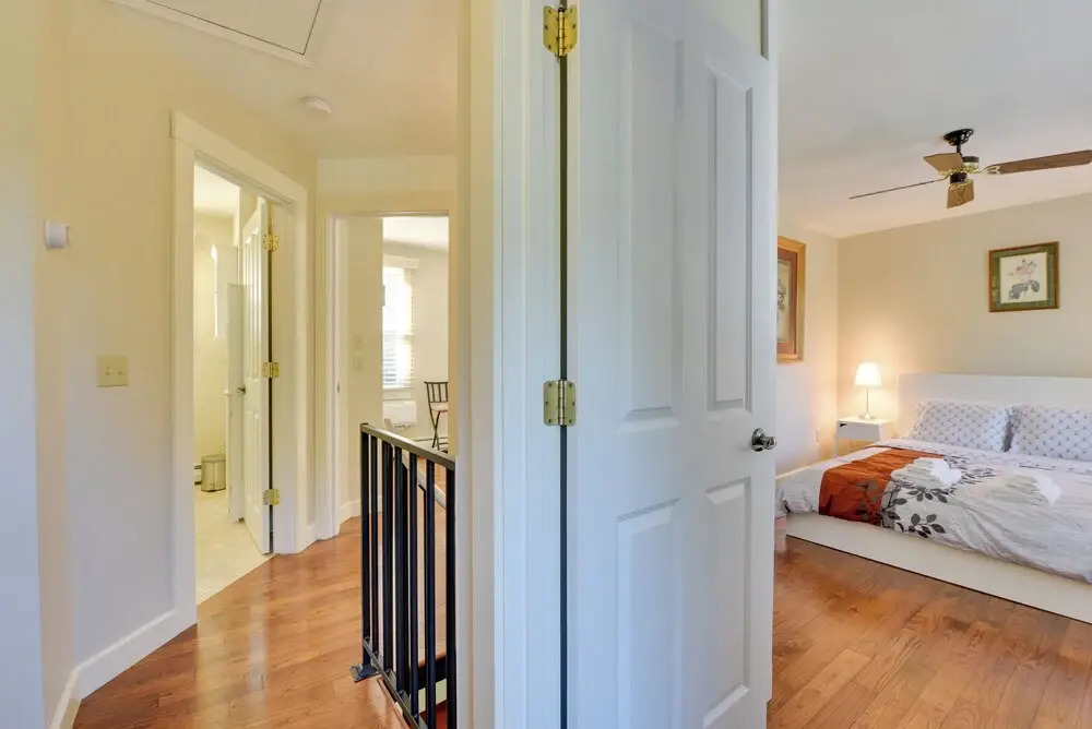 Shop, Dine, Explore Commercial St! Coastal Retreat