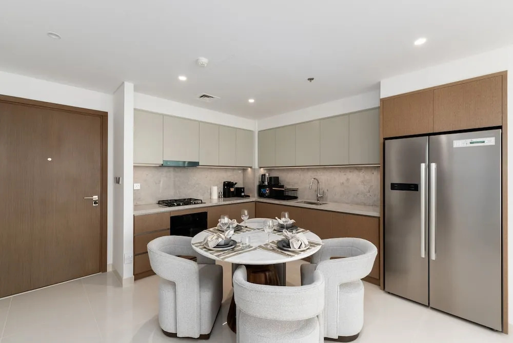 Chic 2BR w Sea Views Near Marina JBR