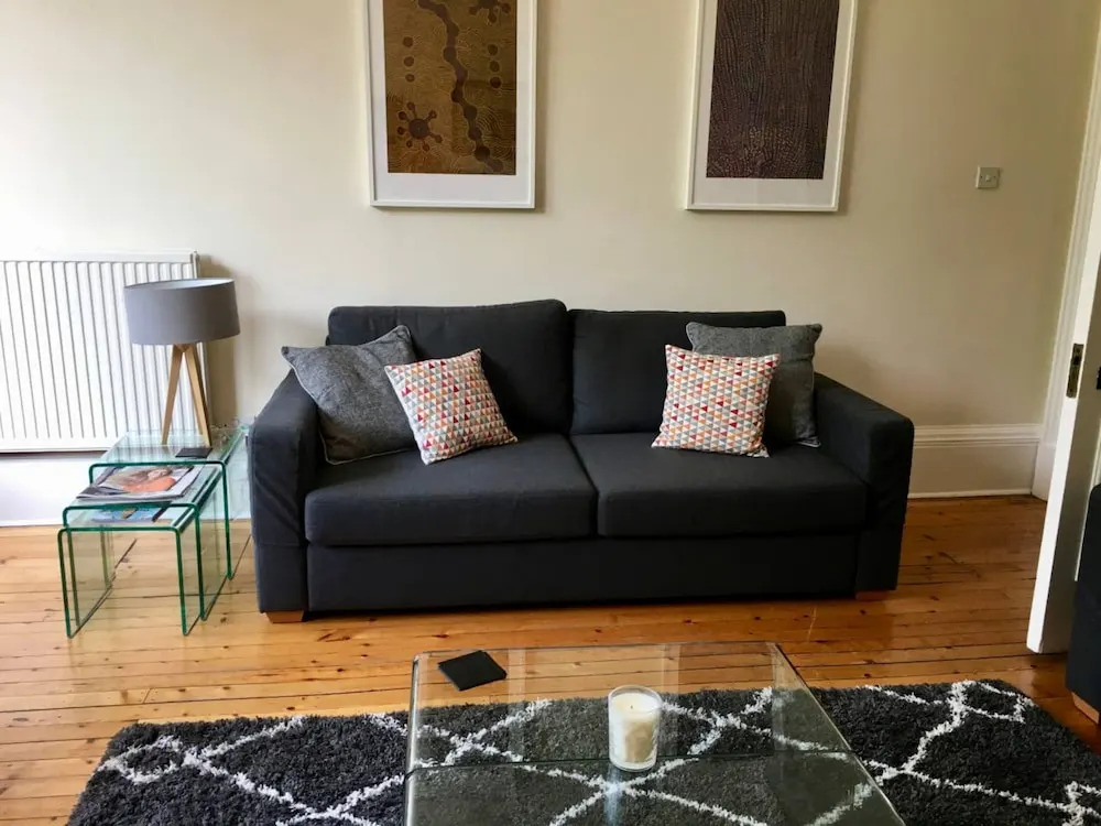 Quiet 2 Bedroom Apartment close to the City Centre