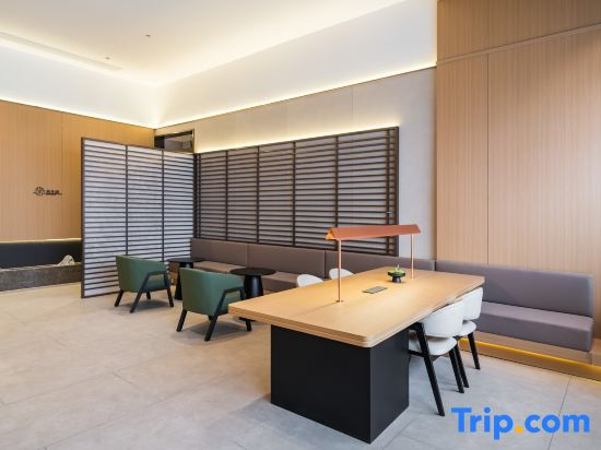 Starway Hotel (Xinyang Xi County Xiya Libao Plaza)