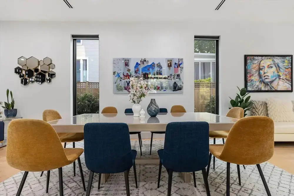 Luxury Clarendon 4-BR Homestay - McVeigh