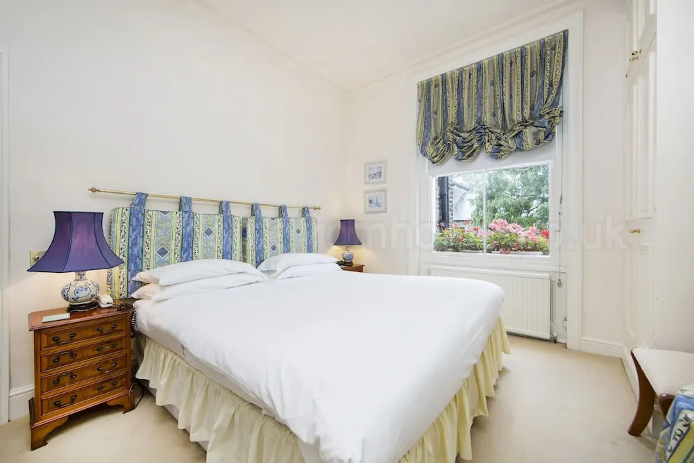 Brunswick Gardens - Cosy Apartment in a Cherry Tree Lined Street- Notting Hill