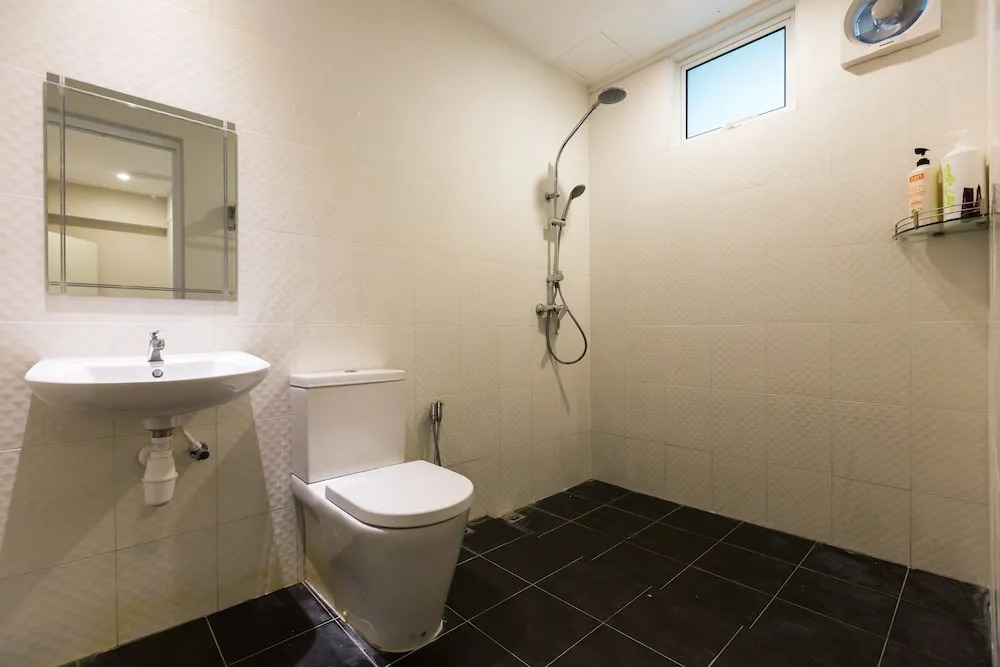 Spacious Seaview Suite