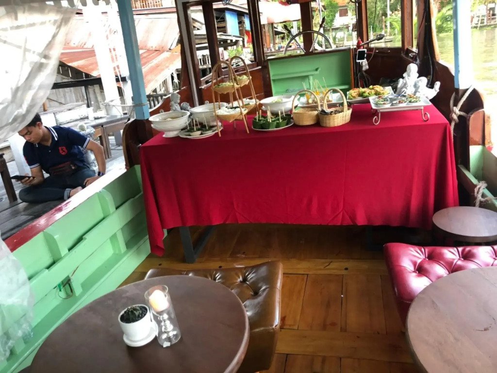 At Casa Guesthouse Amphawa