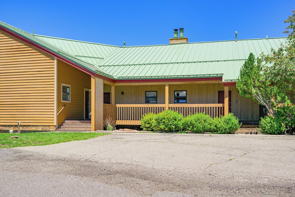 Dog-friendly Pagosa Springs Studio: Grill & Views!
