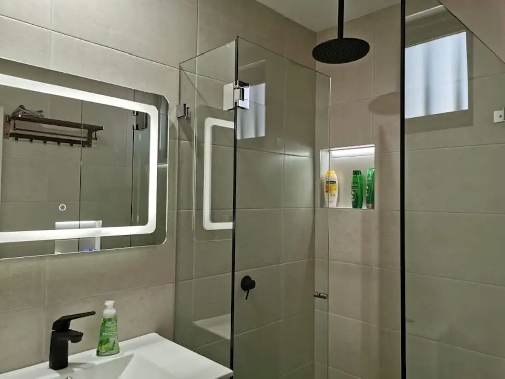 Serviced Waterfront Whole Villa Sydney