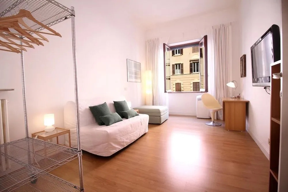 Spacious Apt Steps away from the Vatican