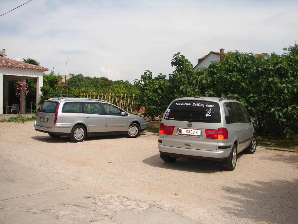 Room Port - great loaction and free parking: R2 Mala Murter, Island Murter