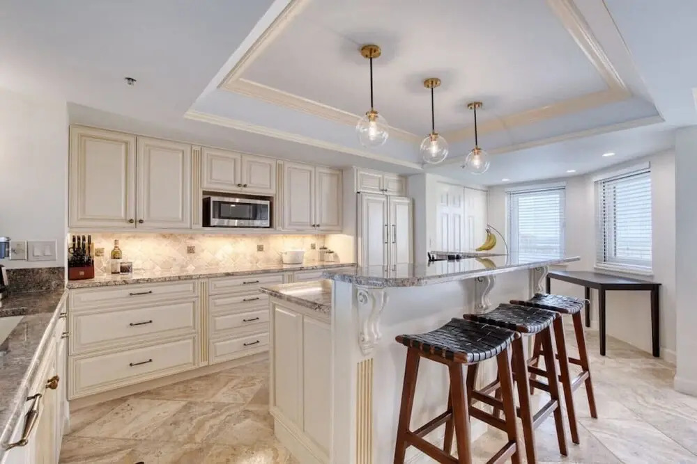 New Smyrna Beachfront Modern 9th Floor Condo Pool Hot Tub