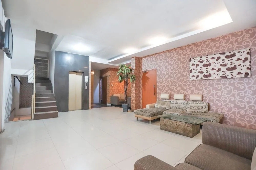 OYO 467 Penthouse Hotel
