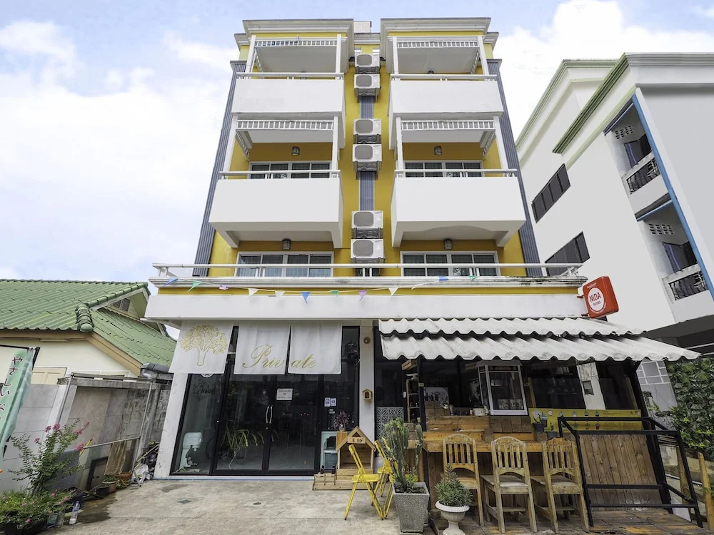 OYO 983 The Private Hotel