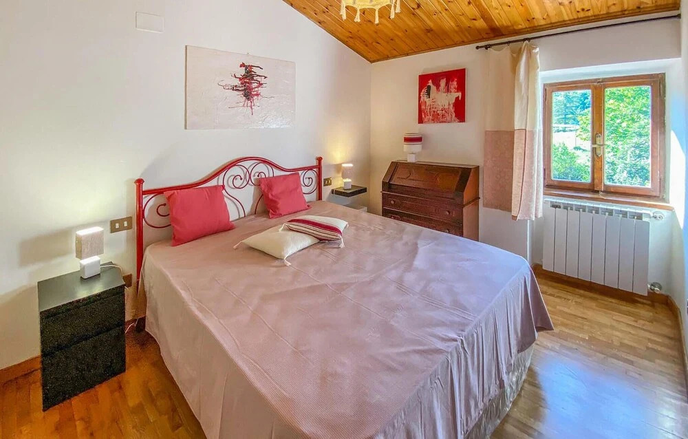 Beautiful Home In Caprese Michelangelo