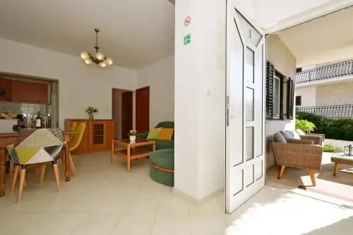 Apartments Mira