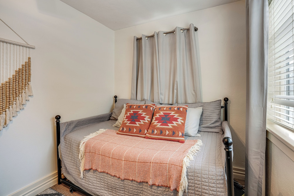 Walk to Dtwn Camas: Pet-friendly Retreat w/ Yard!