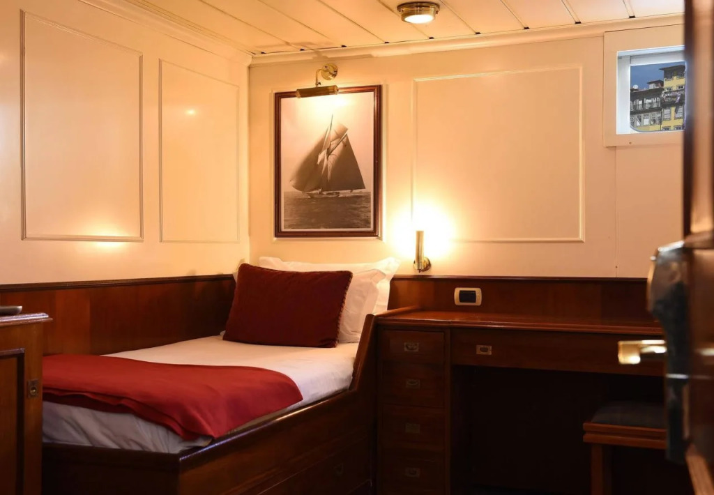 Invicta Ribeira Boat Hotel