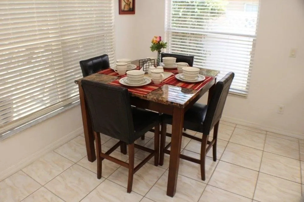 Sun Kissed Delight! Lovely Pool & Spa! 4 Bedroom Home by RedAwning