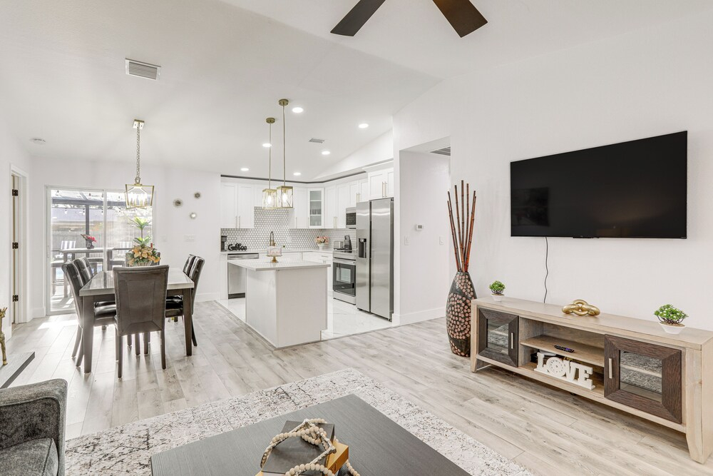 Roomy Largo Home w/ Screened Patio & Private Pool!
