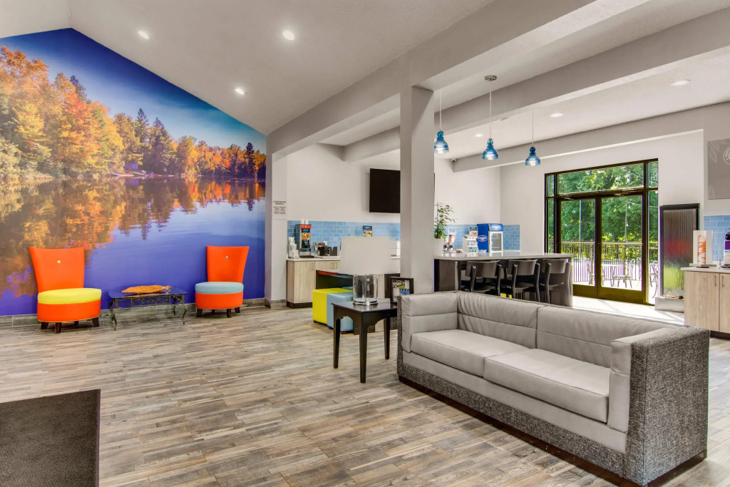 Clarion Pointe on the lake Clarksville-South Hill West
