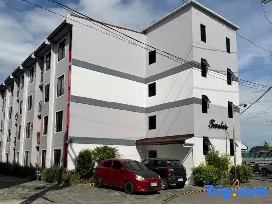 Spacious family-friendly apartment with Balcony