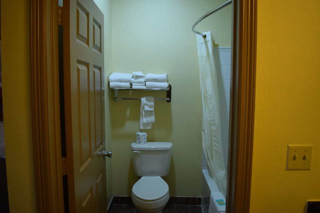 Quality Inn & Suites Victoria South
