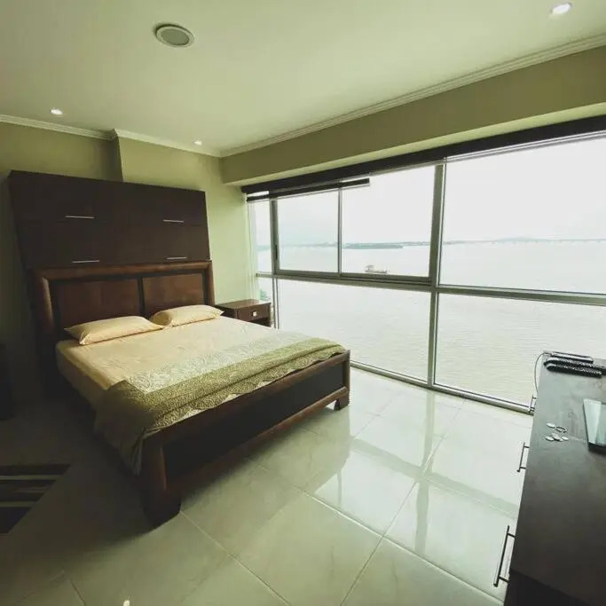5-luxury suite Riverfront Vista al río