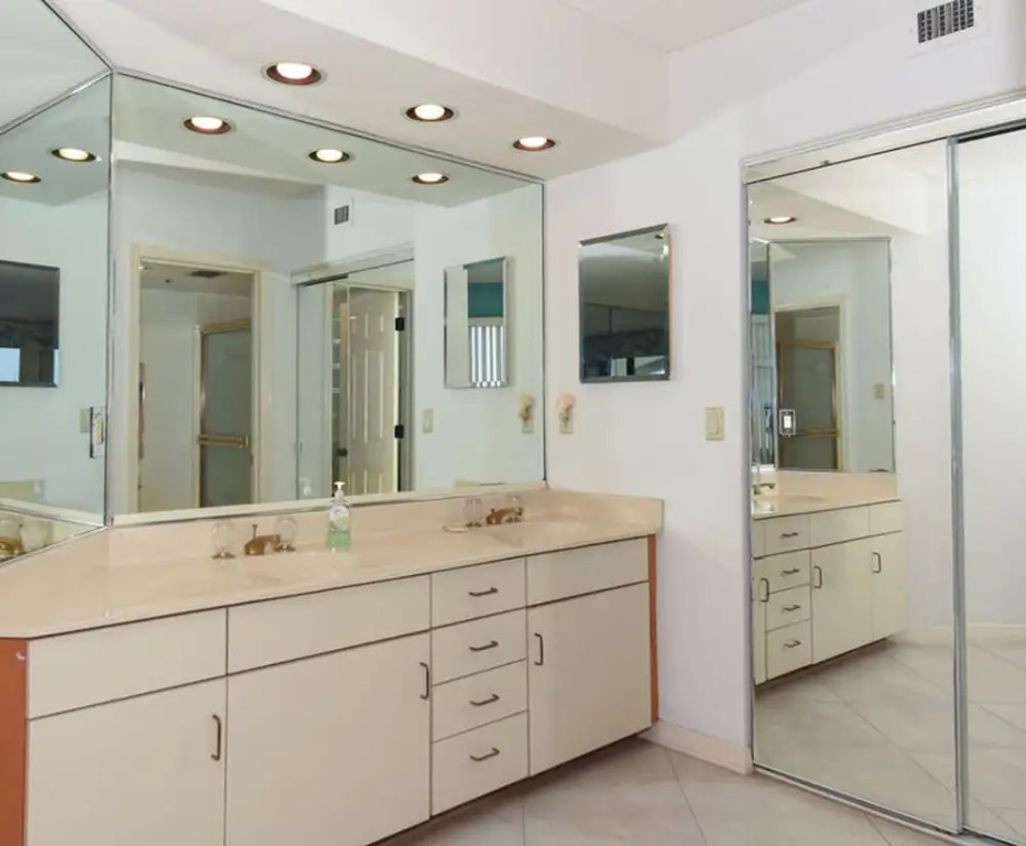 Ebb Tide 203 by Ocean Properties