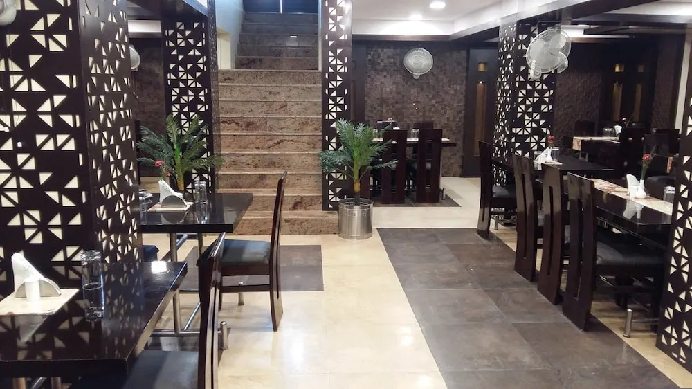 OYO 13063 Hotel Rahul
