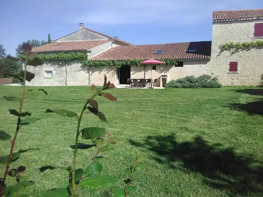Gîte authentique avec piscine, proche nature et activités, rénové et confortable, jusquà 6 pers. - FR-1-426-96