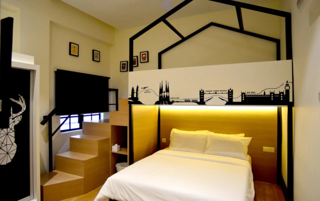 Don's Den Hotel