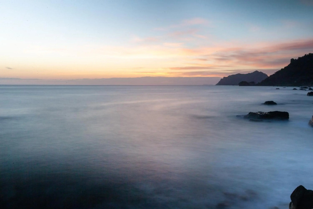 Black Rocks Family, Luxury Seafront Beach Maisonette