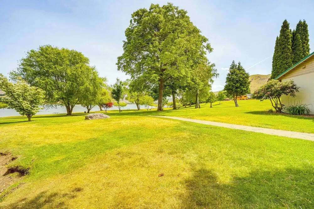 Steps to Lake Chelan: Condo w/ Resort Amenities!