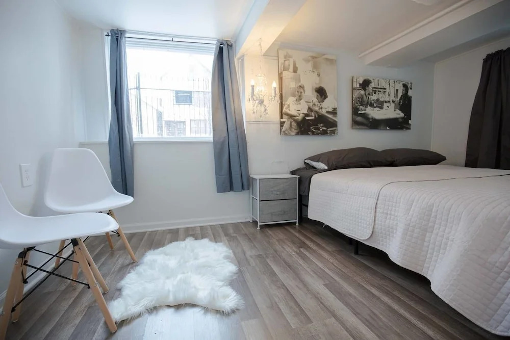 Cozy 1 BDR in Heart of Logan Square & Near Train