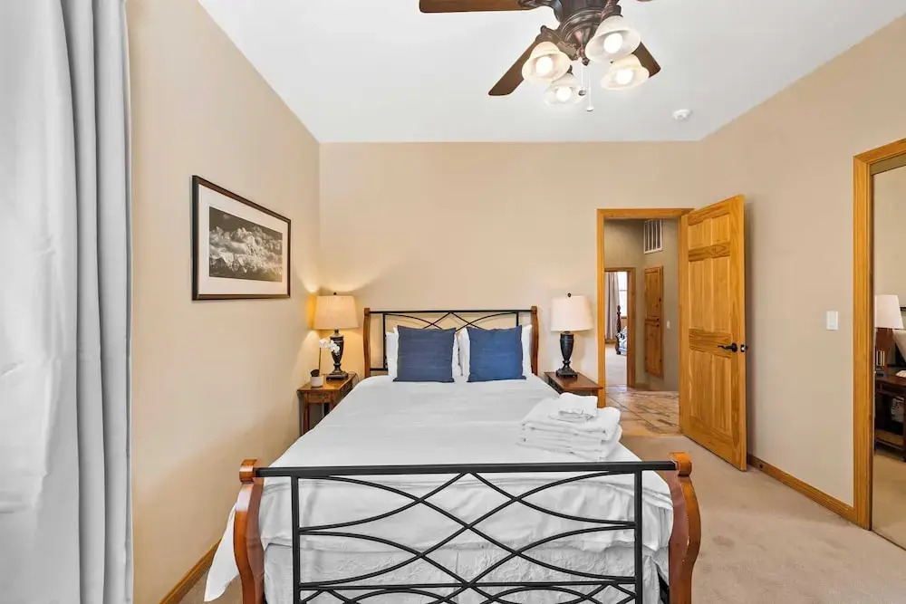 Sleeps 27 2 Homes Near the Lake, Hot Tub + Views Castle Glen Estates