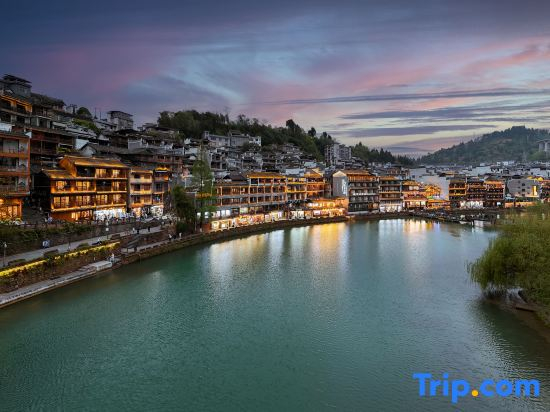 Fenghuang Ancient City · Jiangshang Xingmian Haven | 180° View Aesthetic Stay (Nanhua Bridge)
