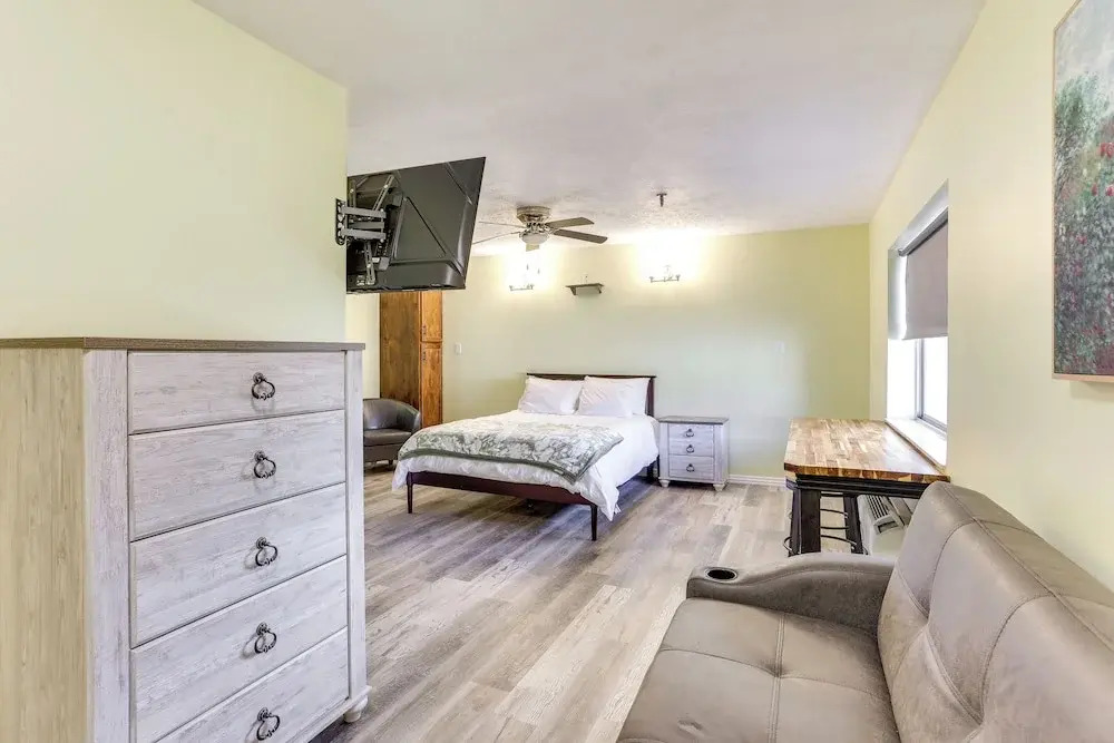 Quiet Oakland City Studio: Walk Downtown!