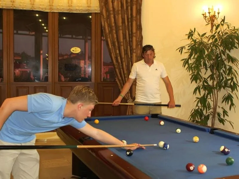 Fun Hill Resort Hotel
