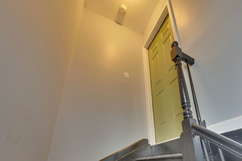 Explore Nyc, Parks & Beaches! Top-floor Apt