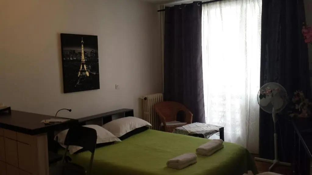 Louvre - Palais Royal Area Apartment