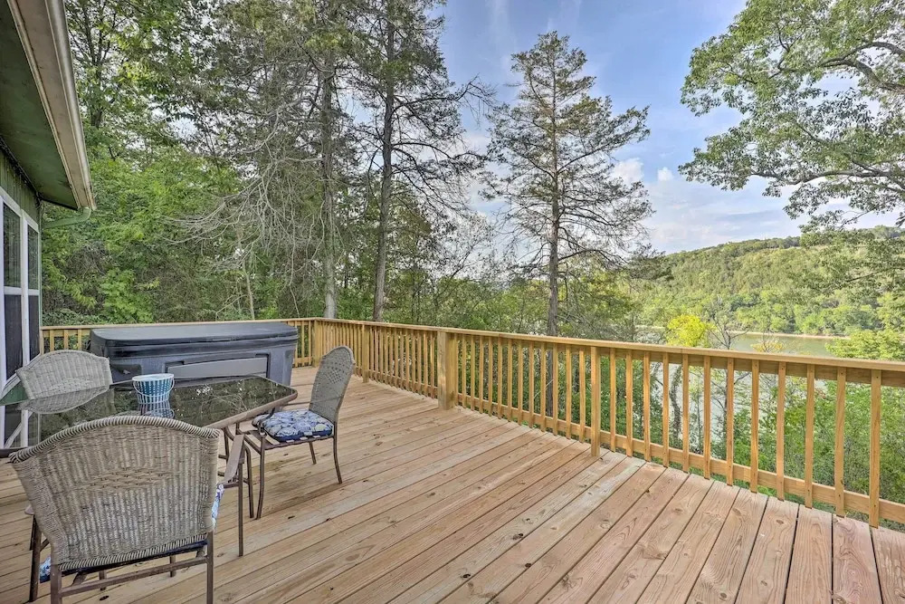 Private Eureka Springs Retreat w/ Hot Tub!