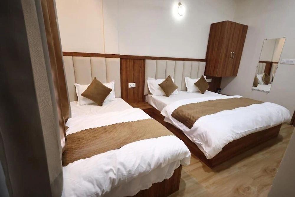 Om divine hotel
