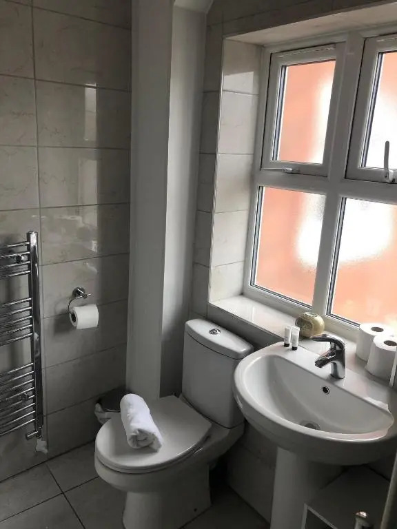 2 Bedroom Large First Floor Apartment with FREE Parking
